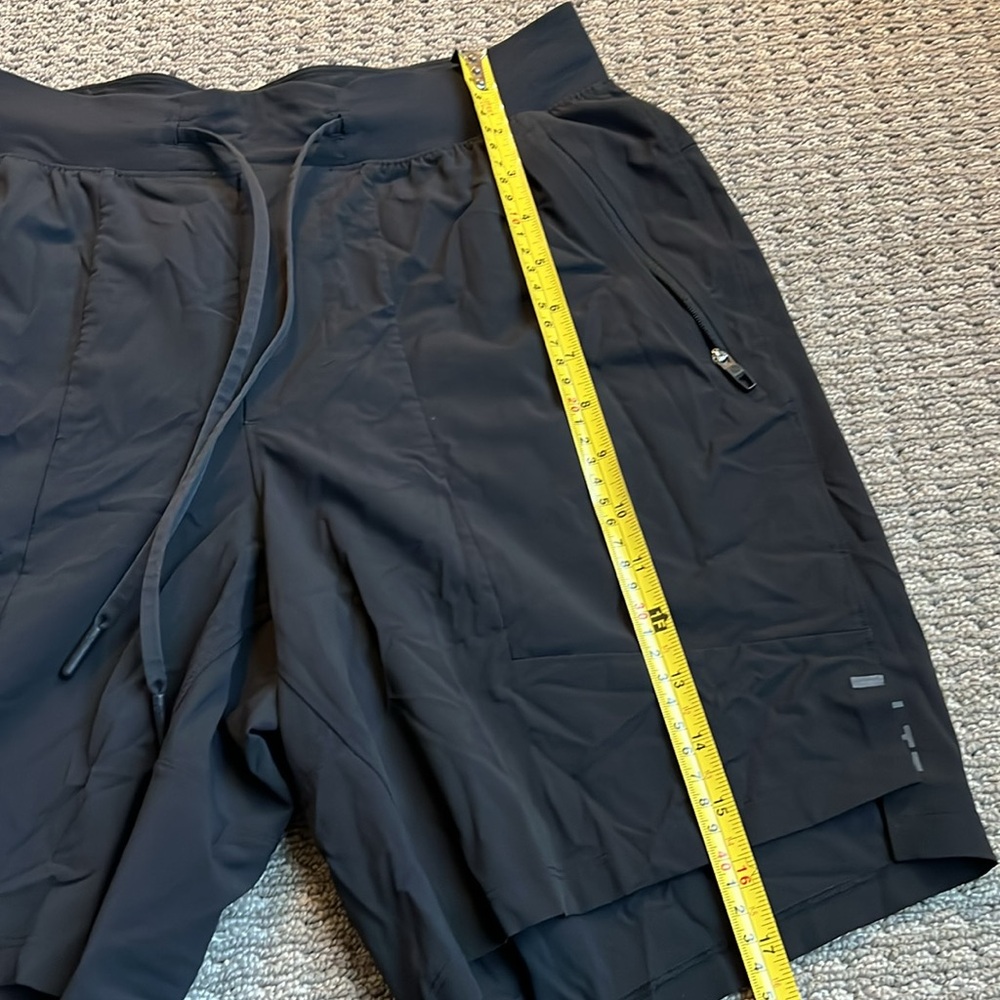 Men’s Lululemon License to Train Black 7” Athletic Shorts - Picture 8 of 15